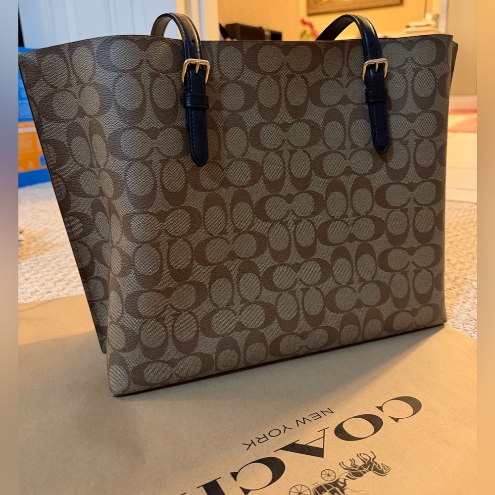 Coach MOLLIE TOTE BAG IN SIGNATURE CANVAS Khaki / Black like new. - Picture 5 of 16
